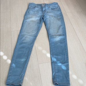 710 Super Skinny Levi Jeans